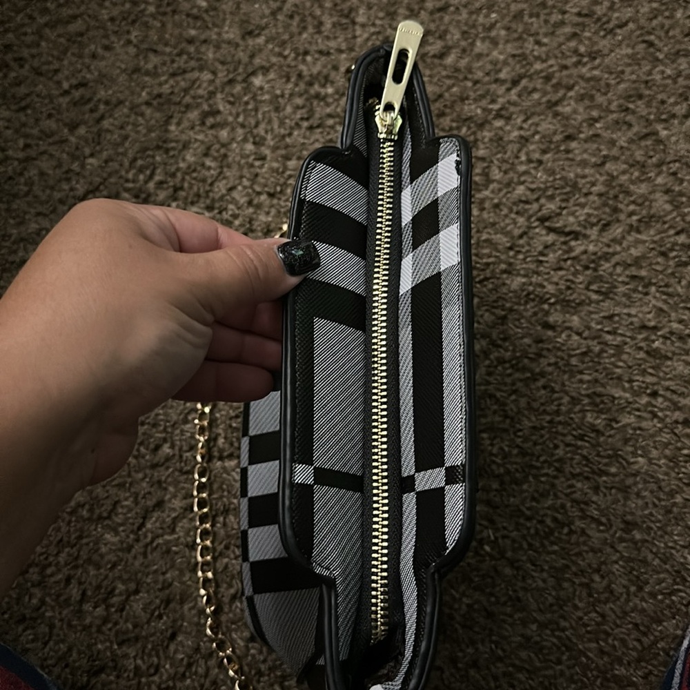 Burberry Purse - Picture 7 of 14